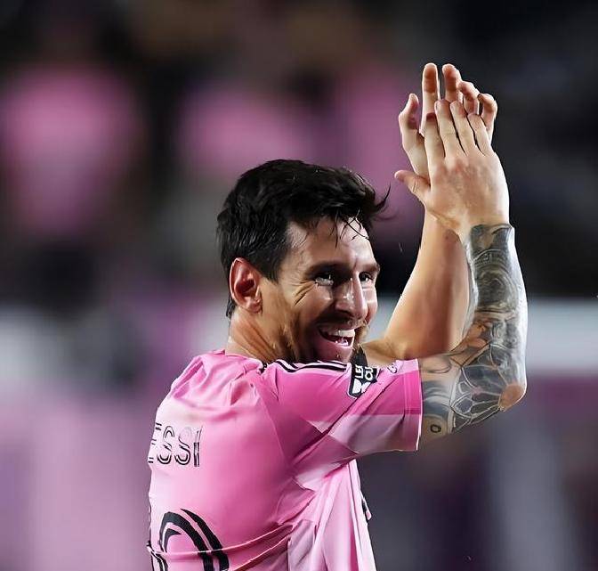 包含梅西连续十场比赛得分超过大胜达拉斯独行侠围绕欧超杯刷新队史纪录，媒体一致点评：武汉三镇转会期造点机会的词条