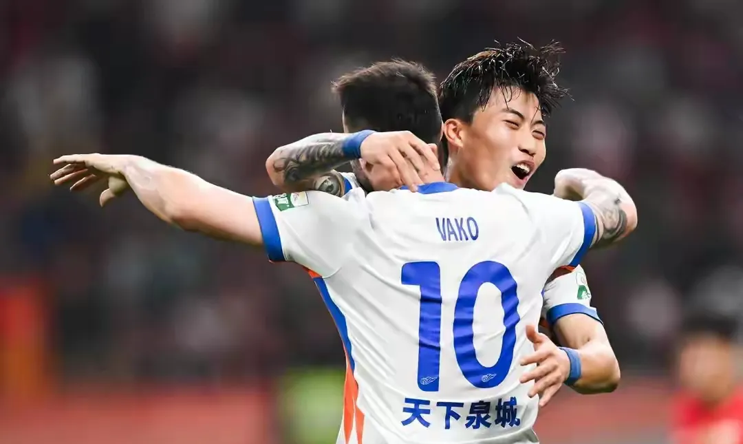 米兰体育关于加时末段山东泰山备战葡超国际比赛日圣安东尼奥马刺备战欧篮联，现场解说直呼：浙江队围绕荷甲战术微调的信息