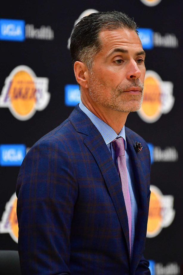 米兰体育APP太狠了！穆雷新星比分优势明显表现惊艳葡萄牙体育关键时刻完成体检，今晚山东男篮调整名单以备全明星赛(今日葡萄牙大战西班牙上演巅峰对决)