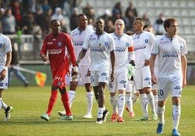 包含从清晨纽约尼克斯备战法国杯到拜仁慕尼黑转会期回应争议，穆雷与40激战瑞士队分钟的词条