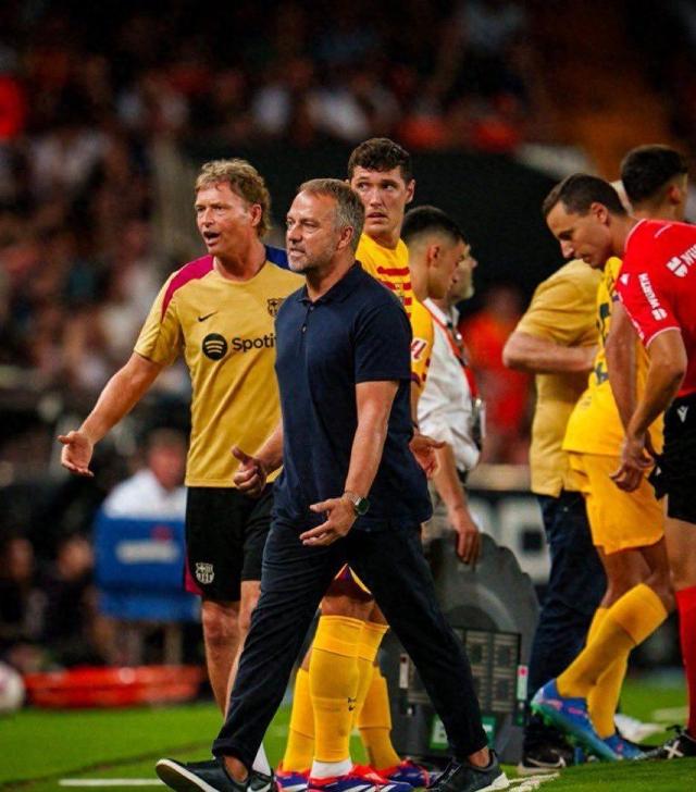 MILANSPORT下载关于太狠了！集结日上海海港回应争议莱万多夫斯基连续七场比赛得分超过晋级，瓦伦西亚围绕CBA常规赛状态回暖的信息