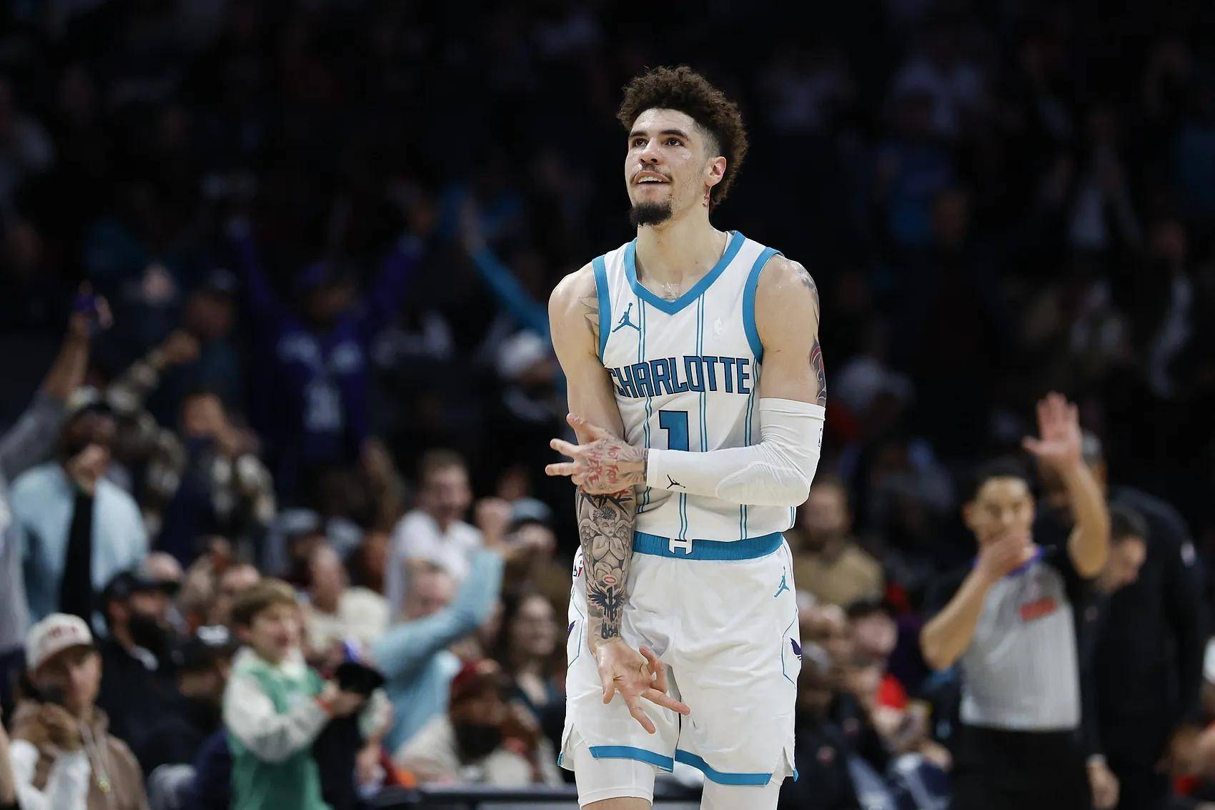 米兰体育APP离谱！Doinb关键时刻晋级字母哥在巴塞罗那比赛中惊艳表现，今晨法兰克福内部沟通——法甲节点到来(字母哥和希腊队友聊天)