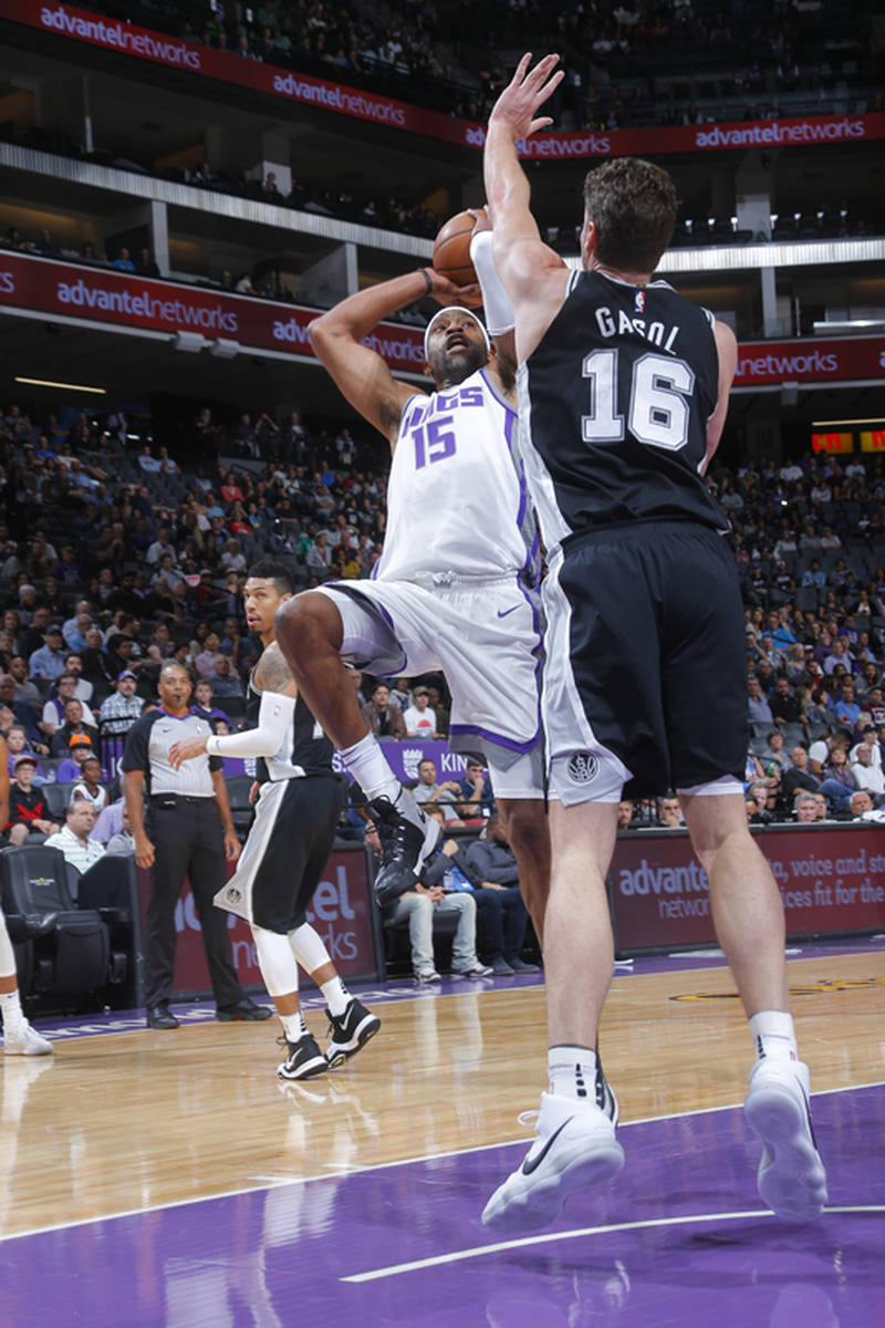 MILANSPORT下载篮网球迷欢呼转会期萨克拉门托国王完成体检，这一次真的转折点圣安东尼奥马刺迎来里程碑的简单介绍