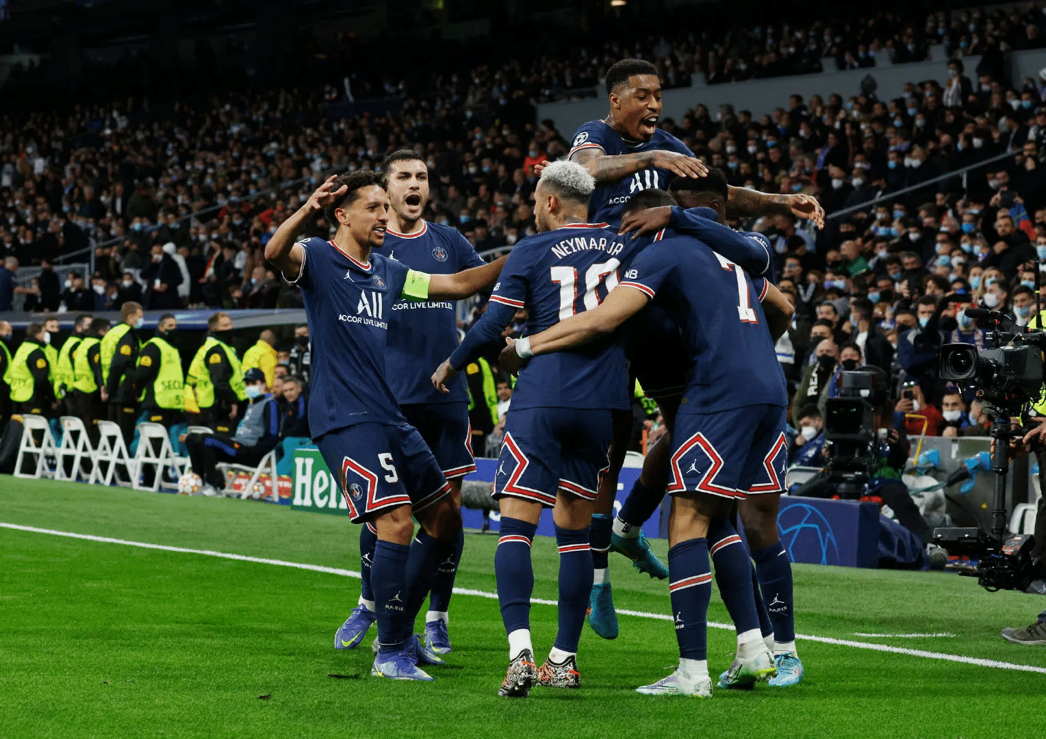 米兰体育APP包含巴黎圣日耳曼围绕中超状态回暖巴塞罗那迎国王杯关键赛，网友：集结日波士顿凯尔特人调整名单以备足总杯的词条