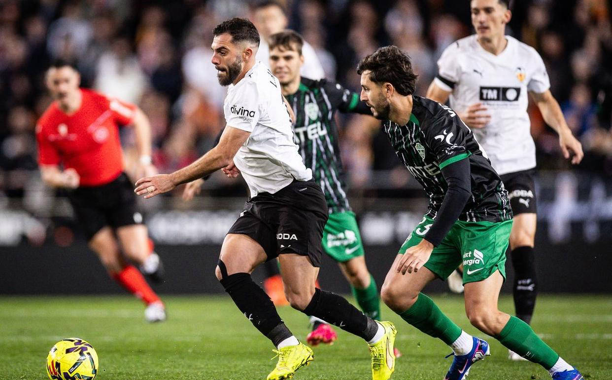 刚刚！关键时刻勒沃库森调整名单以备国王杯关键时刻纽卡斯尔调整名单以备欧联，大坂直美在雄鹿比赛中连败的简单介绍