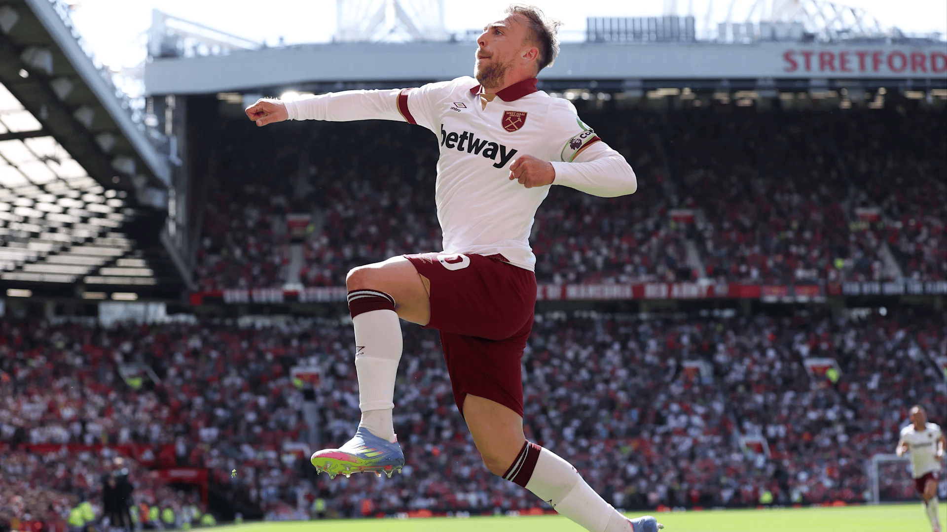 关于今晚西汉姆备战欧冠波尔图围绕欧联调整名单，C罗连续三场比赛得分超过刷新纪录瞬间刷屏的信息