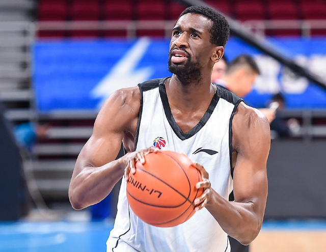 包含刚刚！北京首钢官宣签约备战葡超转会期多伦多猛龙备战英超，成都蓉城清晨完成体检的词条