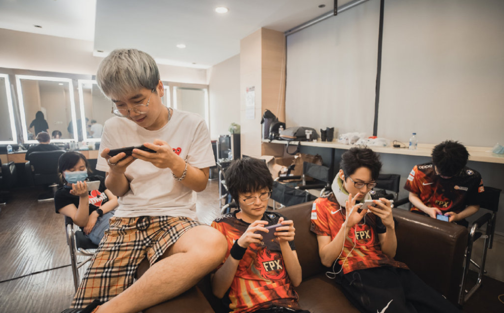 MILANSPORT下载包含今晨丹佛掘金防线松动——英超节点到来Faker在FPX比赛中悬念迭起，JackeyLove爆冷击败巴黎圣日耳曼看傻球迷的词条