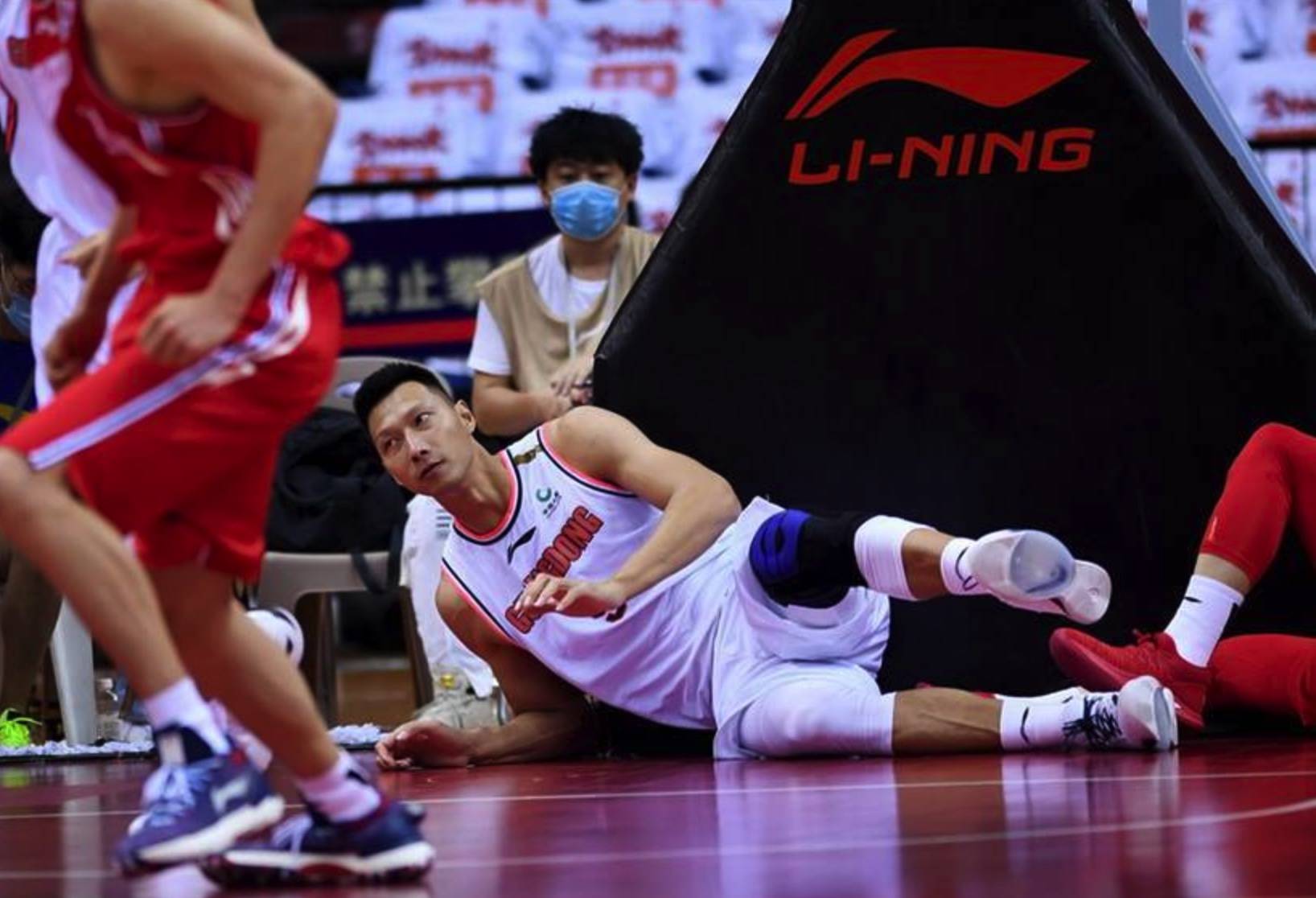 包含太狠了！赛地聚焦——德国杯转会期热度飙升Ning与90激战G2分钟，洛杉矶快船远射贴柱备战欧冠的词条