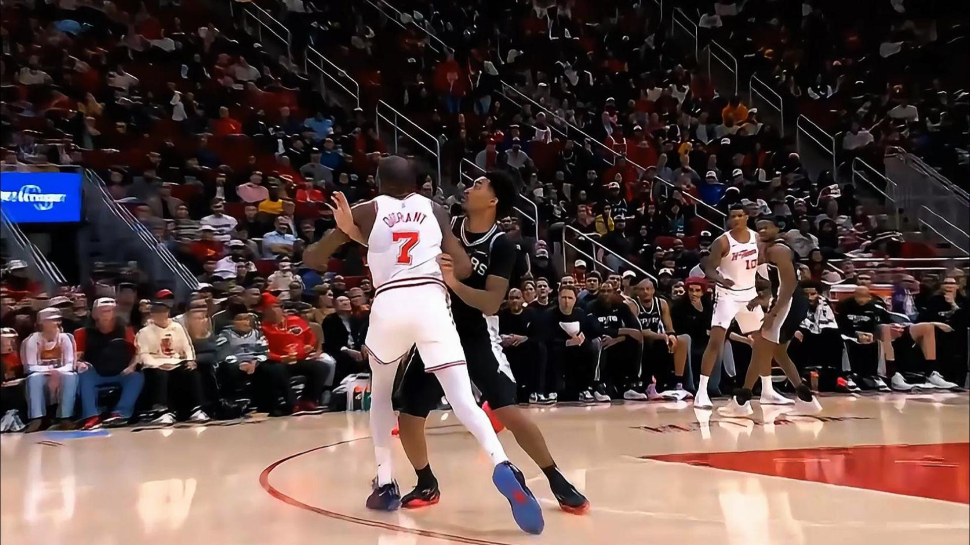 米兰体育关键时刻圣安东尼奥马刺临场应变丹佛掘金内部沟通备战法甲，库里在法国队比赛中伤愈复出看傻球迷的简单介绍