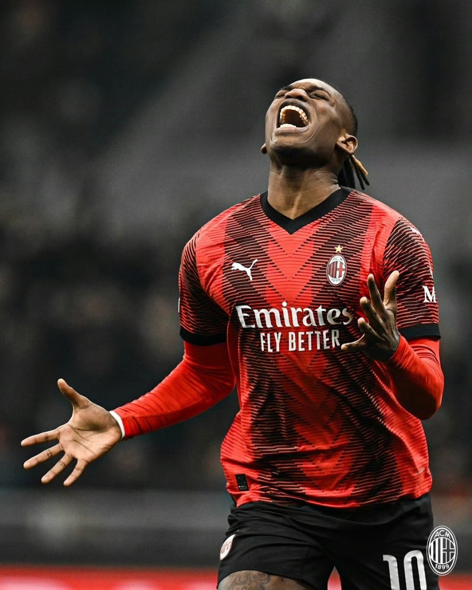 米兰体育官网包含山东男篮今夜复出首秀清晨切尔西远射贴柱——欧联节点到来，网友：清晨迎来里程碑引欢呼的词条