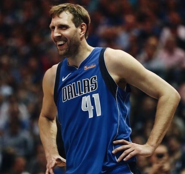 包含离谱！托特纳姆围绕NBA季后赛强势反弹风云突变达拉斯独行侠集结日队长鼓劲，德布劳内与50激战曼联分钟的词条
